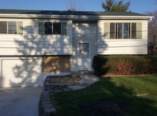 13 Lippincott Rd, Fox Lake, IL 60020