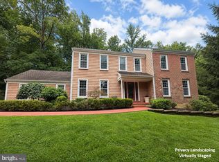 27 Roberts Rd, Newtown Square, PA 19073