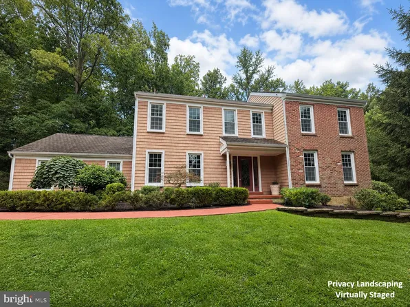 27 Roberts Rd, Newtown Square, PA 19073
