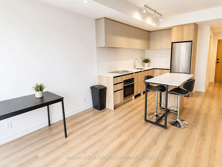 7950 Bathurst St #813 — Photo 3