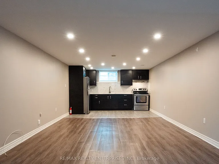 8 Salmond Ct #LOWER — Photo 3