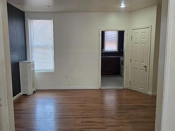 4th image of 4027 Maywood St