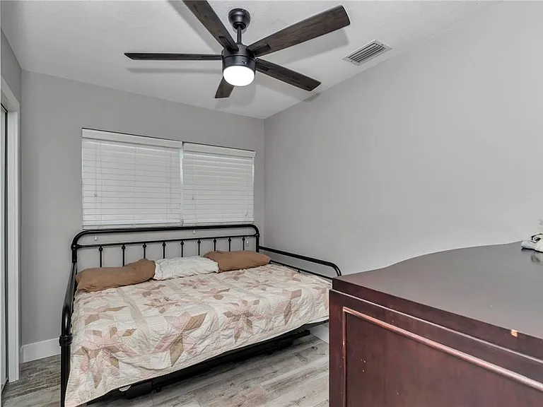 1409 SE 4th Ave — Photo 43