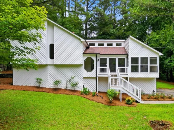 585 Rivercrest Dr, Woodstock, GA 30188