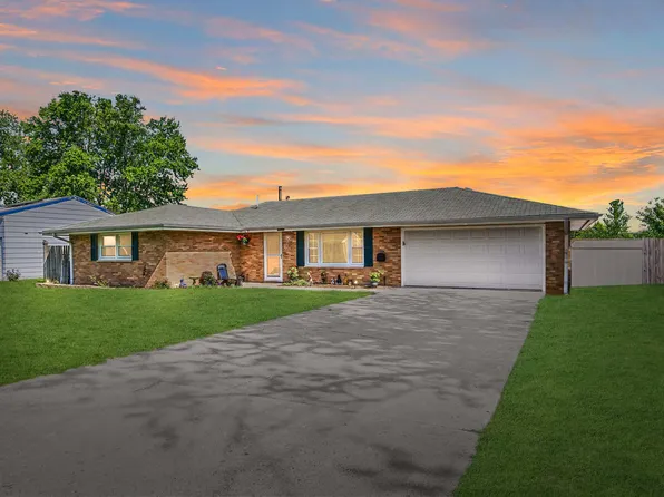 34W820 N James Dr, St Charles, IL 60174