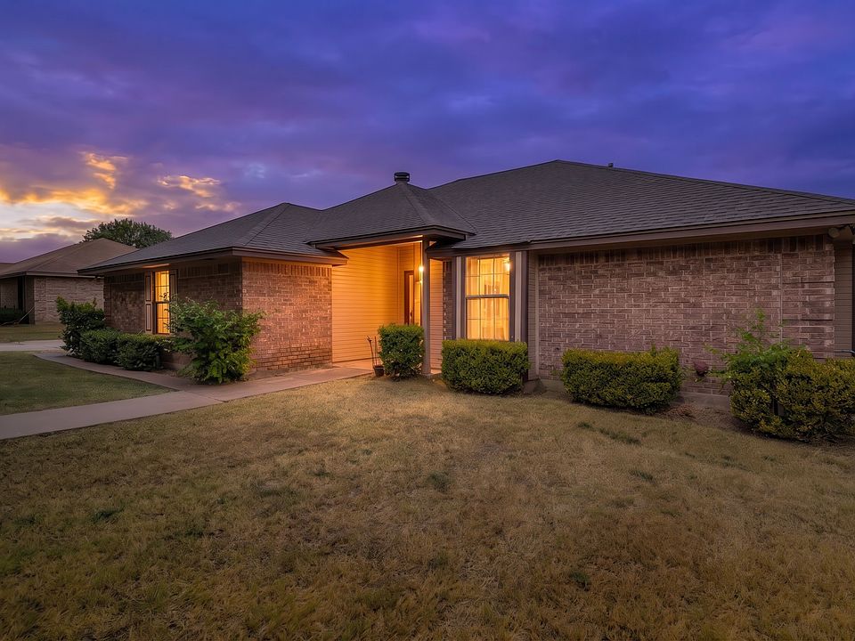 1st image of 502 Celeste Dr