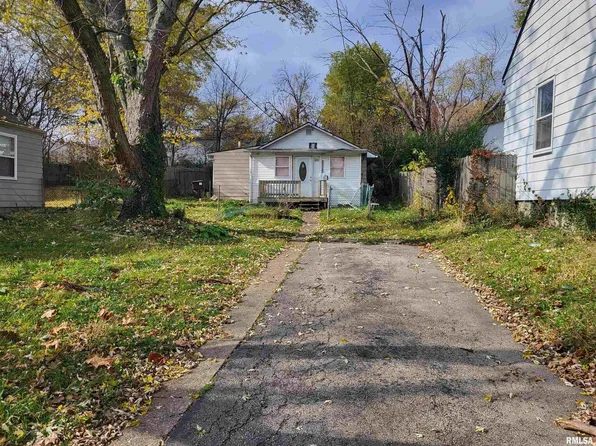 2215 N Flora Ave, Peoria, IL 61604