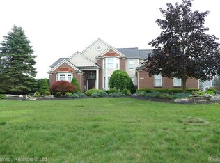 51057 Plymouth Valley Dr, Plymouth, MI 48170