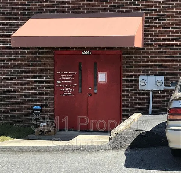 702 W Main St #F — Photo 1