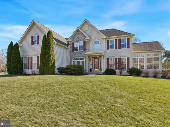 135 Equestrian Ct, Perkasie, PA 18944