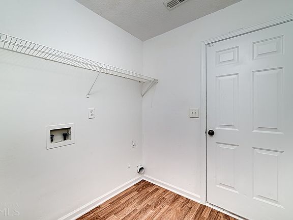4th image of 220 Saint Charles Ave