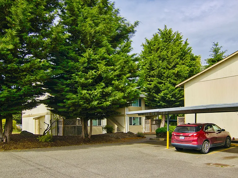 3219 49th Ave NE — Photo 24