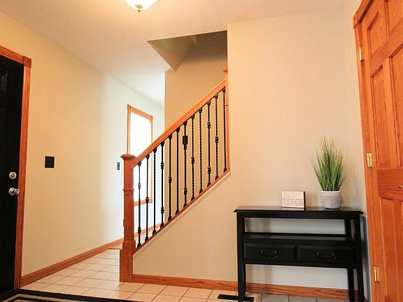 4th image of 1110 Guinevere Ln
