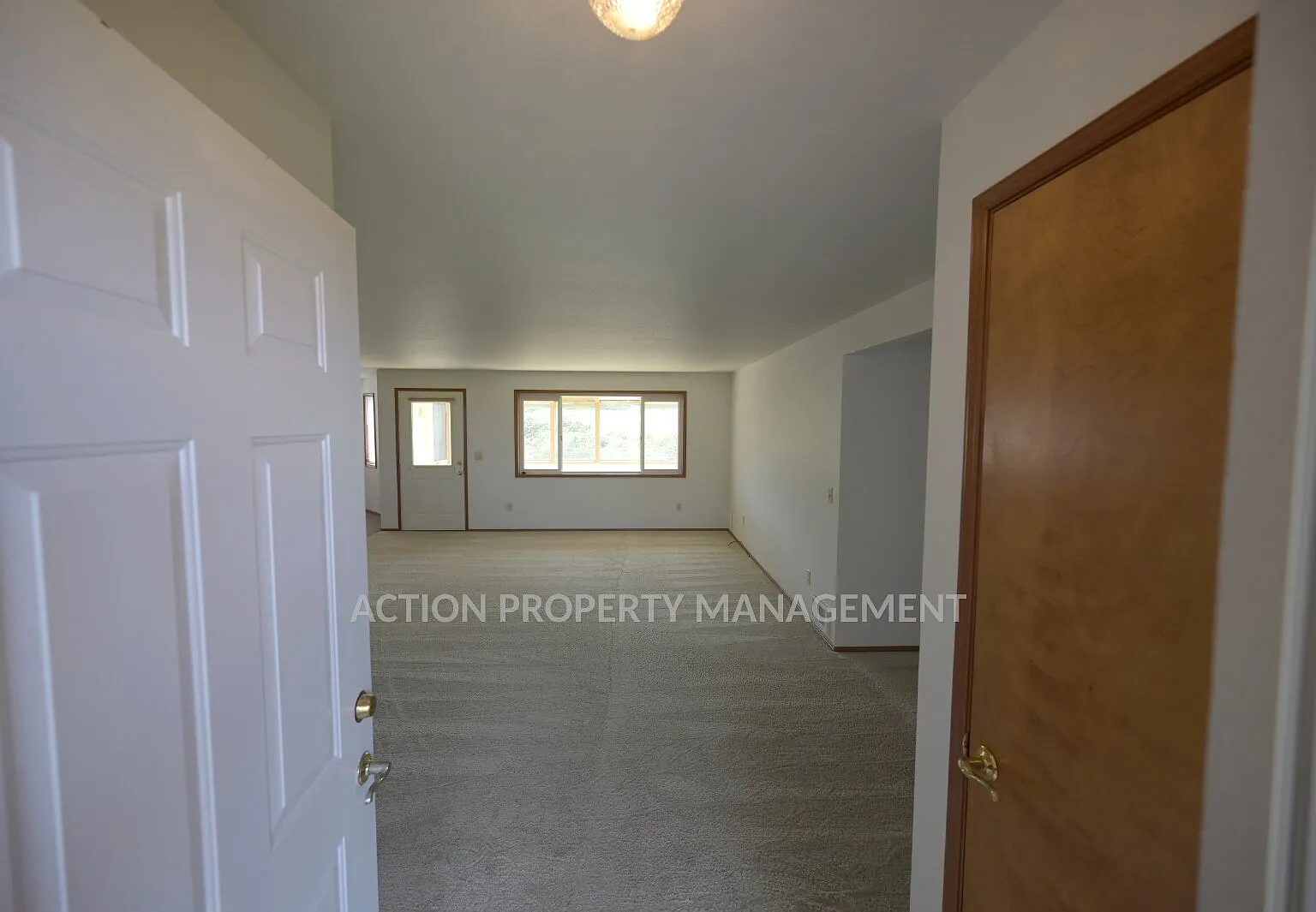 3 bed, 2.0 bath, 1592 sqft, $2,200 — Photo 2