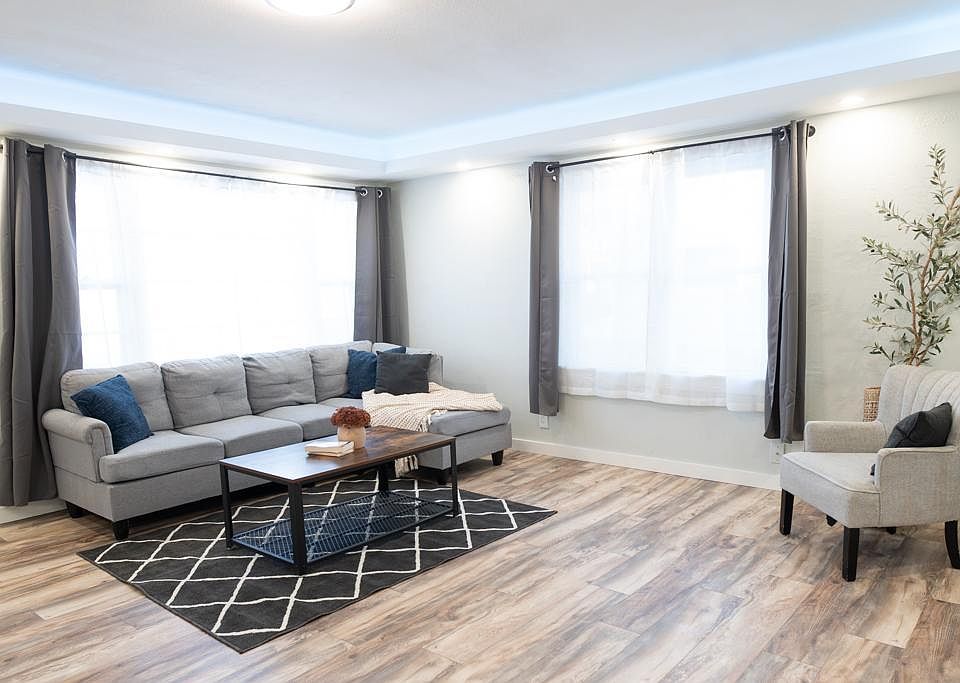 1st image of 1098 Margaret St