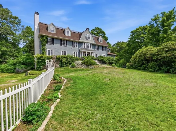 852 Hale St, Beverly, MA 01915