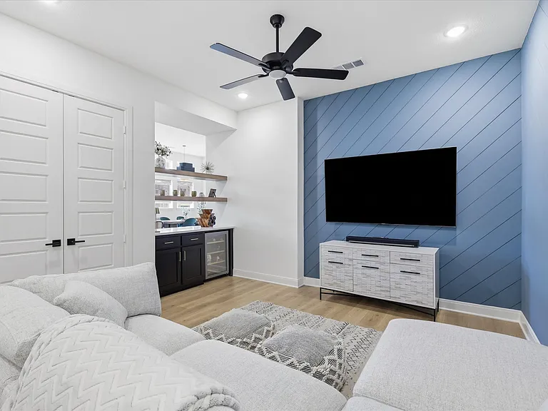 501 Horizon Way — Photo 13