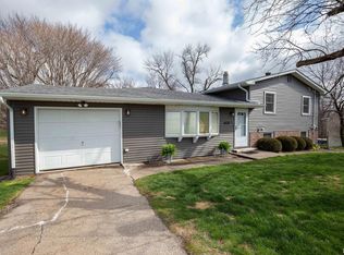 6520 W 60th St, Davenport, IA 52806