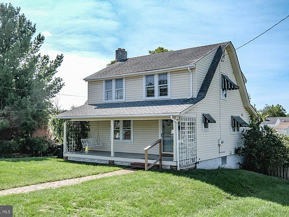 2nd image of 1047 Woodland Ave