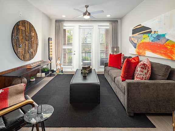 4th image of 915 Glenwood Ave SE #3376150
