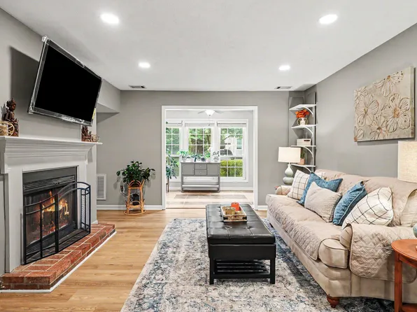 10000 Oakton Terrace Rd, Oakton, VA 22124