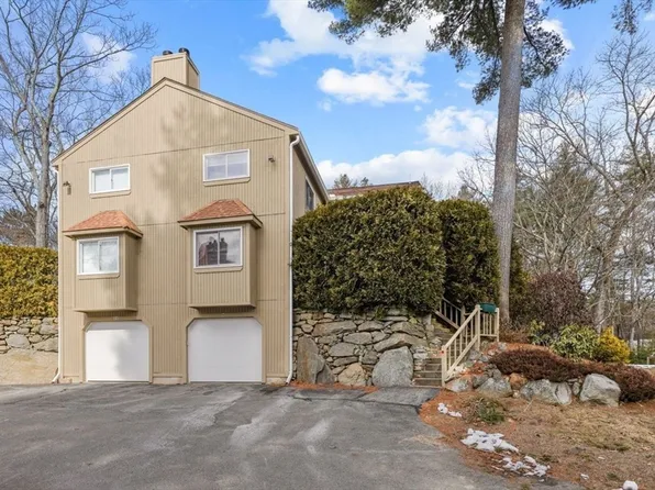 9 Manor House Ln, Uxbridge, MA 01569