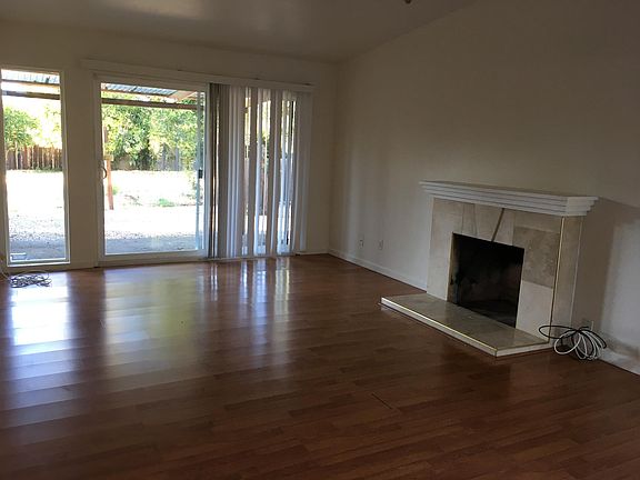 2nd image of 2791 Hunter St