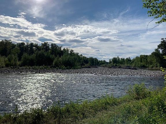 Trail leads to Gallatin River