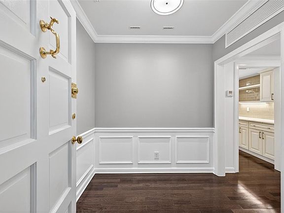 2nd image of 2769 Peachtree Rd NE APT 10