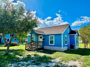 1215 Holloman Dr, Port Lavaca, TX 77979