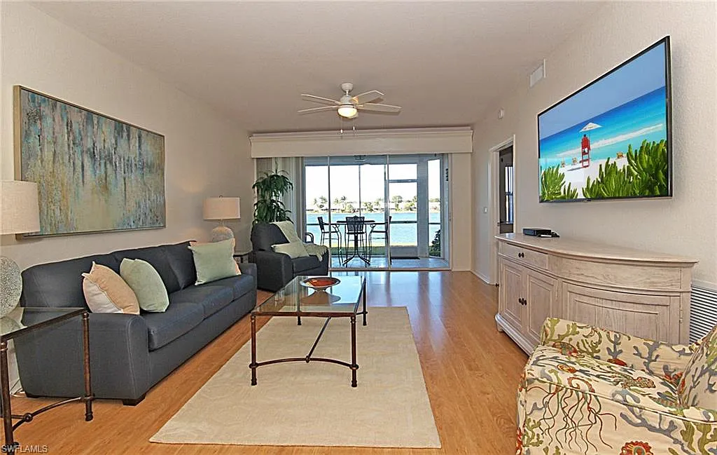 3 bed, 2.0 bath, 1516 sqft, $5,000 — Photo 2