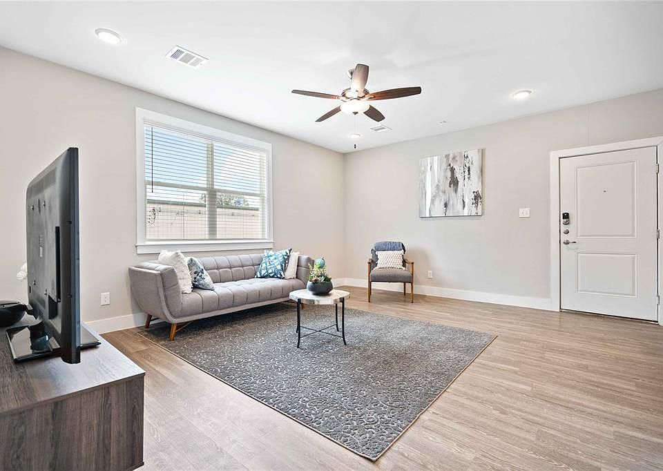 1st image of 1620 Oaktree Dr #1310