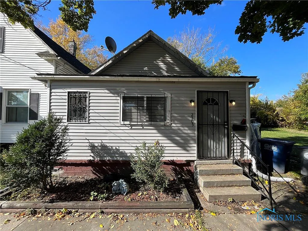 2305 Chestnut St photo 1