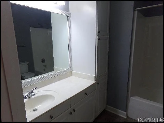 209 Chalamont Ln — Photo 10