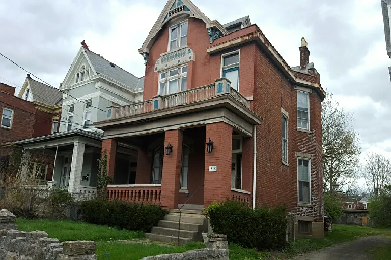 1812 Greenup St photo 1