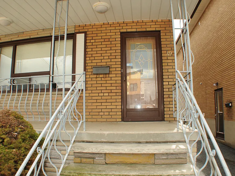 49 Algoma St — Photo 4