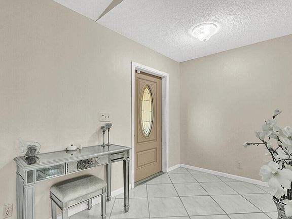 4th image of 105 Sunflower Circle