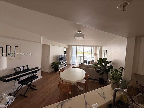 5th image of 1900 Sunset Harbour Dr #1614