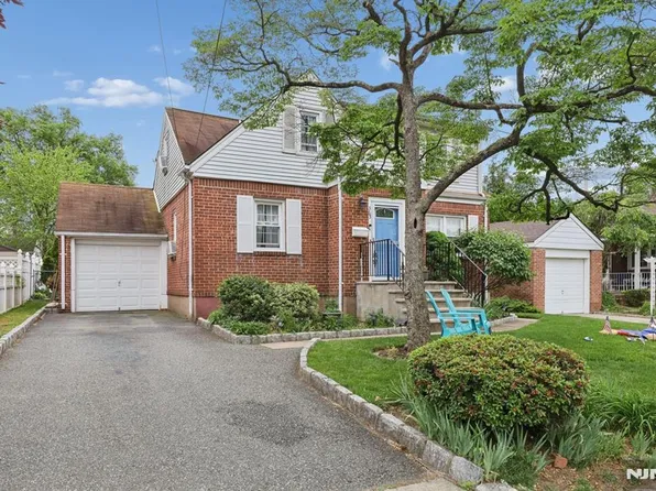 365 Grove St, New Milford, NJ 07646