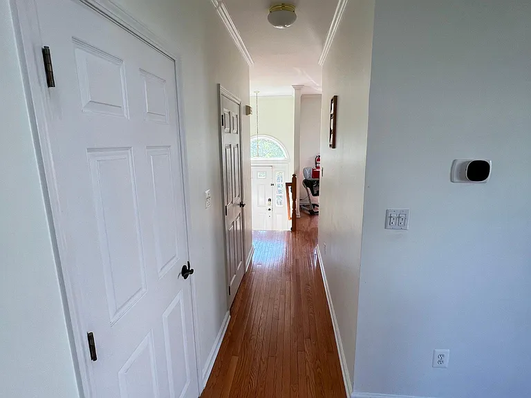 555 Coventry Dr — Photo 12