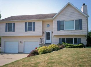 1045 Hickory Dr, Geneseo, IL 61254