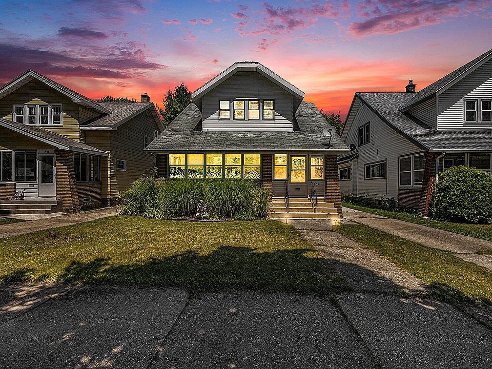1st image of 903 Lake Michigan Dr NW #1