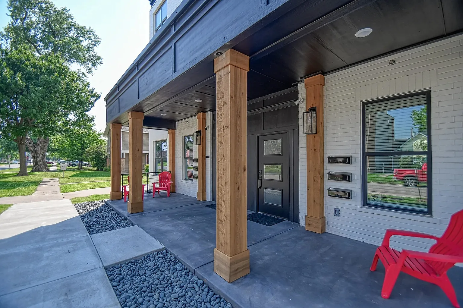 6 bed, 2800 sqft, $8,970 — Photo 2