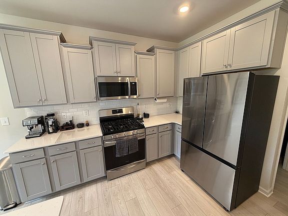5th image of 292 Runner Stone Ln