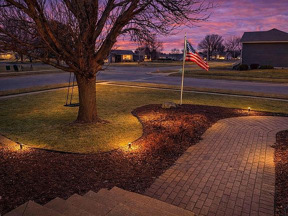 2nd image of 318 Saint Andrews Ct