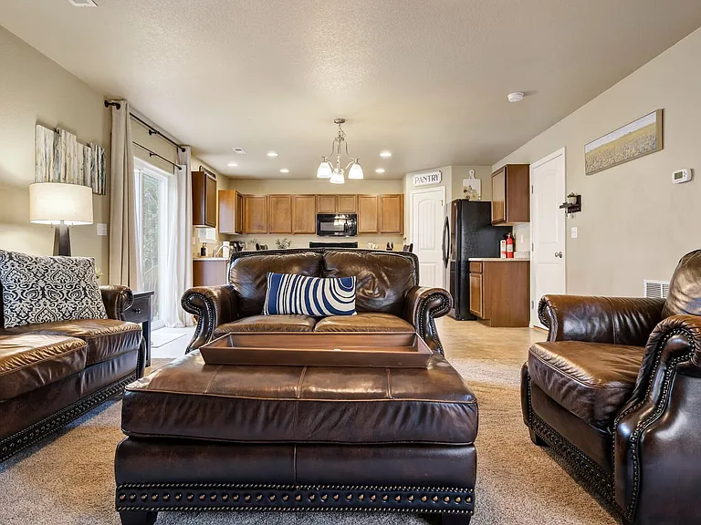 Hibiscus Ln — Photo 10