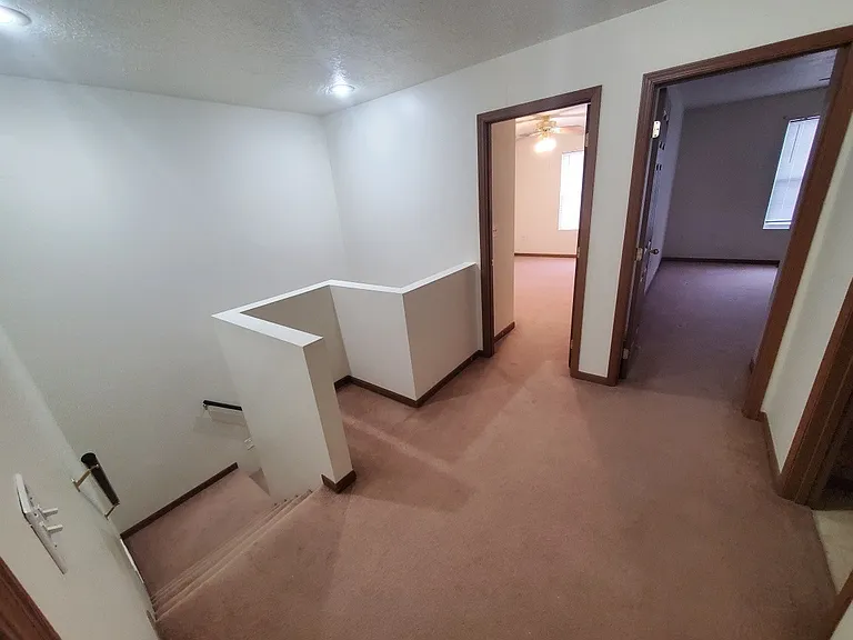 upstairs 3 bedrooms 2 full bath