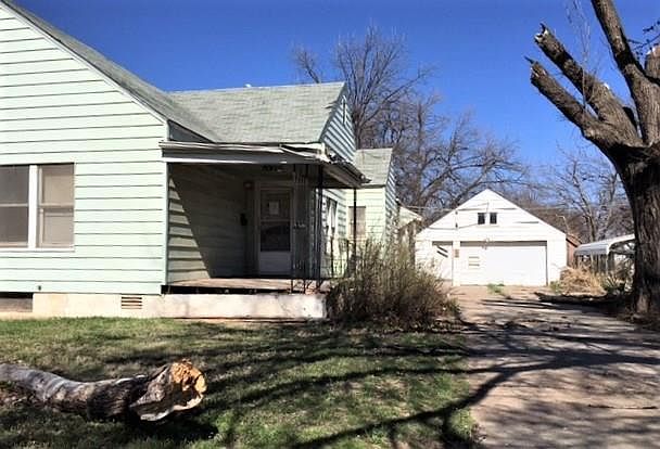 2nd image of 1420 W Maple Ave