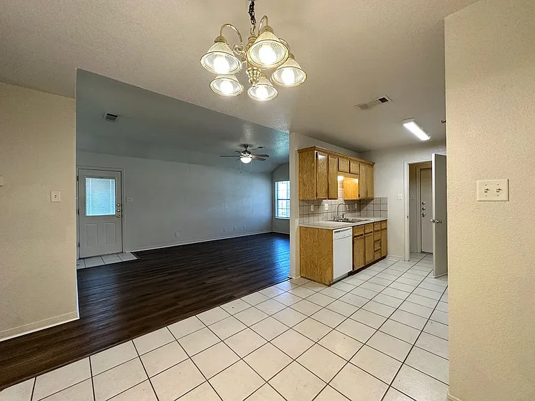 4311 Thunder Creek — Photo 8
