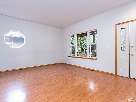 Living Room with easy-care laminate flooring!